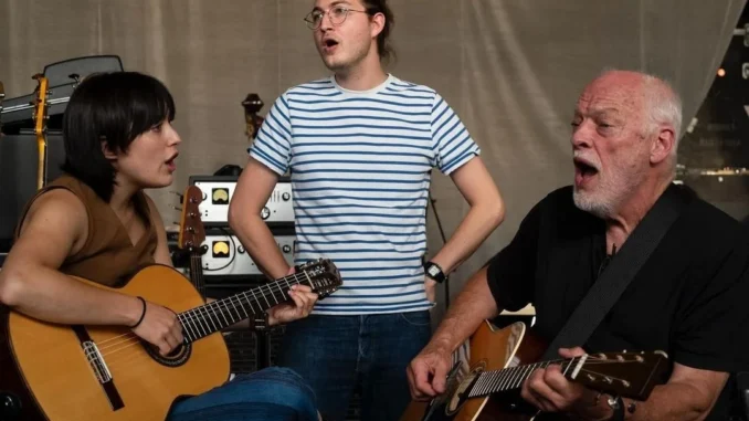 Siblings-Gabriel-and-Romany-Gilmour-with-father-David-Gilmour-678x381